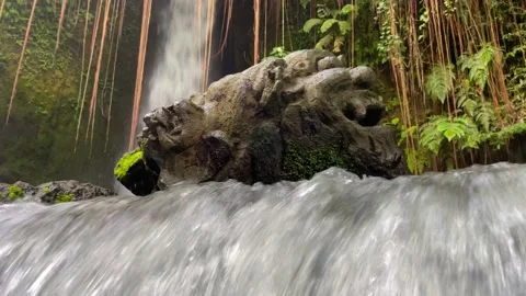 Close-up side view of cascading waterfall rapidly flowing down the rocks Video stock 204797891