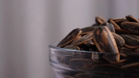 Close up side view of the spinning bowl of sunflower seeds 库存影片 275489230