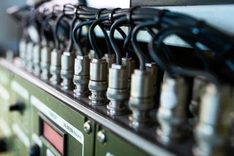 Close-up side view of a wire and a numbered plug Stock-Fotos