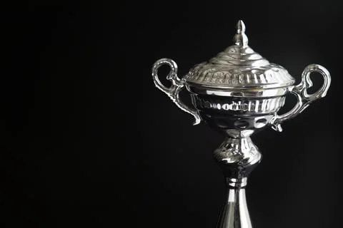 Close up of Silver trophy over black background. Winning awards with copy s.. Foto stock