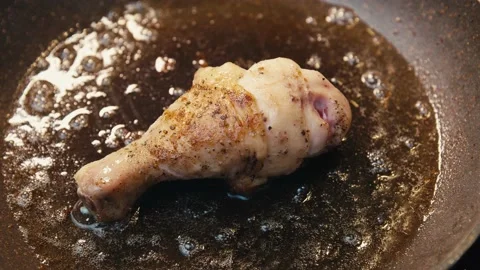 Close-up of single chicken leg fried in a pan. Stock-Footage 152223804