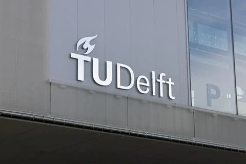 Close-up of the sleek "TU Delft" logo on a modern university building, symbol Fotos de archivo