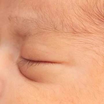 Close-Up of Sleeping Babys Eye with Soft Eyelashes Stock-Fotos