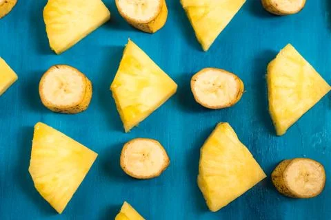 Close up slice pineapple, banana pattern background texture. 库存照片