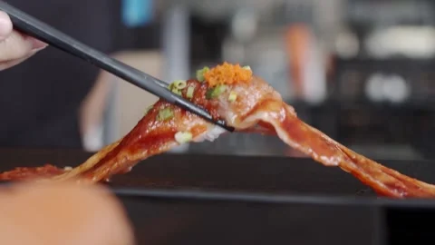 A close up of a slice of pizza 库存影片 157859401