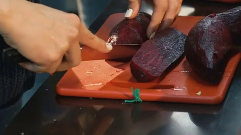 Close up slicing red beet 스톡 동영상 82025003