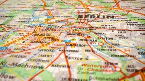 Close-up sliding over Germany map highlighting route to Berlin Stockbeeldmateriaal 332797932