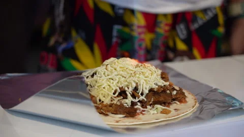 Close up slow motion 50 Burning cheese by fire on the meat kebab. 库存影片 138072378