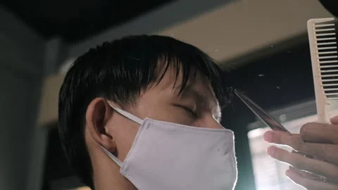 Close up Slow motion: Barber Shop Hair cut queueing customer's Видео 135550252