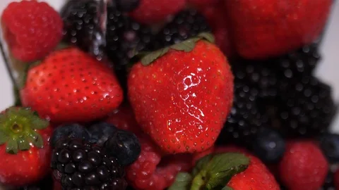 Close up slow motion of berries being washed with a stream of water. Video stock 86536304