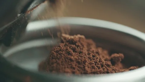 Close-up, slow motion, coffee machine holder fill up flickered coffee espresso Vídeo Stock 88743857