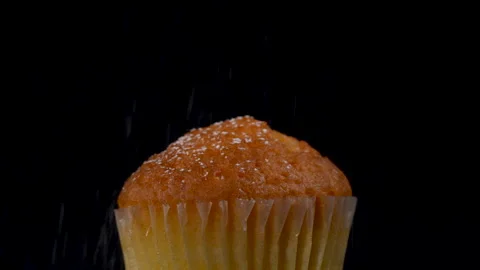 Close up slow-motion cupcake with icing on top. 库存影片 135855470