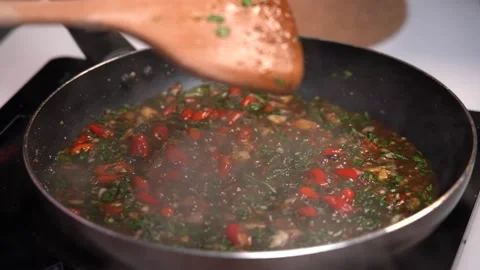 Close up Slow-motion Making basil sauce to pour on the chicken like Koean. Видео 144170799