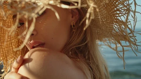 Close-up. Slow-motion. Portrait of a young attractive girl in a straw hat on the Video stock 123471160