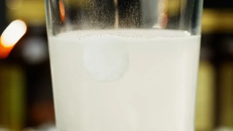 Close-up slow motion video pill dissolves in water. Stock-Footage 278316119