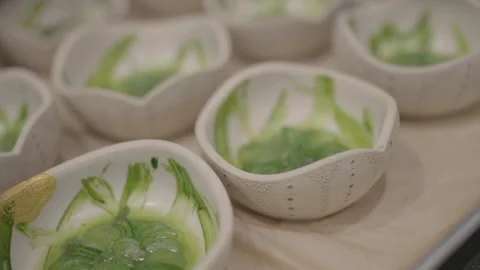 Close-up of small bowl with green vegetables Vídeos de archivo 335703217