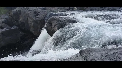 Close Up Of Small River Waterfall Vidéo 345663320