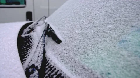 Close up of a snow covered car with camera motion Vídeos de archivo 169044316