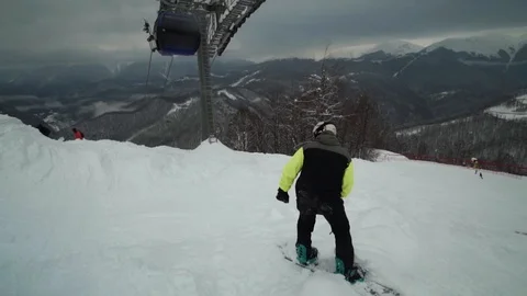 Close to snowporder retentatively glide to the start of ski track under the Video stock 102291974