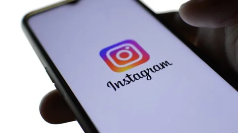 Close-up social network instagram icon on the iphone 스톡 동영상 196277554
