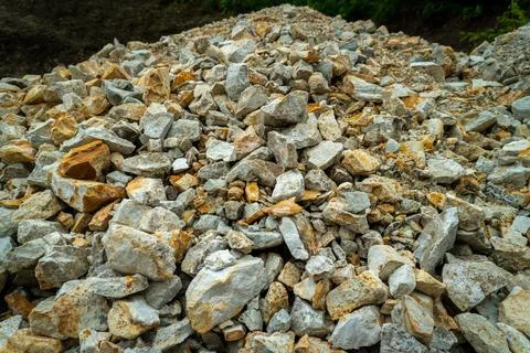 Close-up of solid aggregates and river rocks used for landslide control and.. Foto stock
