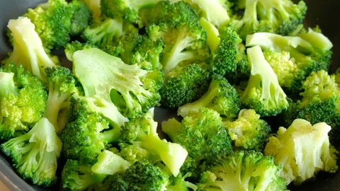Close up of some green cooked broccoli, healty vegetarian diet Видео 126922030