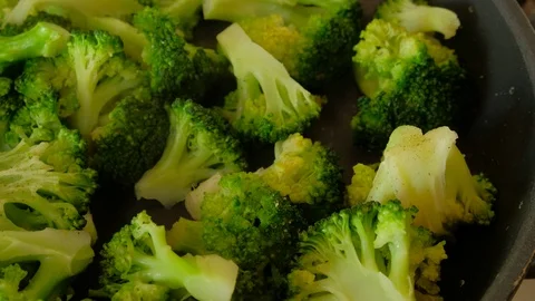 Close up of some green cooked broccoli, healty vegetarian diet 库存影片 126922142