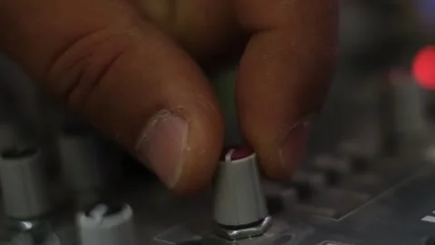 A close-up of the sound mixer and keys. Close-up Vídeos de archivo 276556437