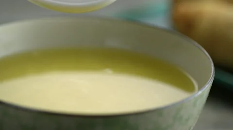 Close-up of soup being mixed with spoon Vídeos de archivo 46668005