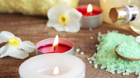 Close-up of spa salt scrub, massage oil and candles 스톡 동영상 49586534