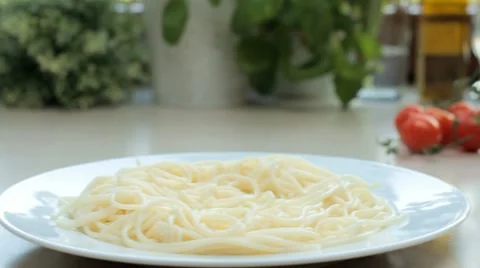 Close up of spaghetti on a plate - tracking shot, slow motion 스톡 동영상 12718610