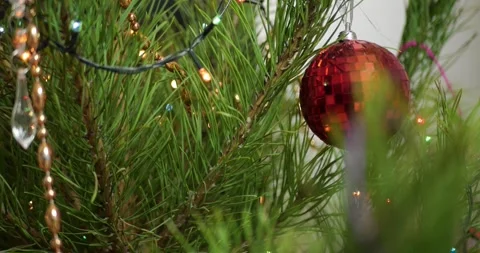 Close up of Sparkling Red Disc Shaped Christmas Ornament with Camera Panning 库存影片 330956217