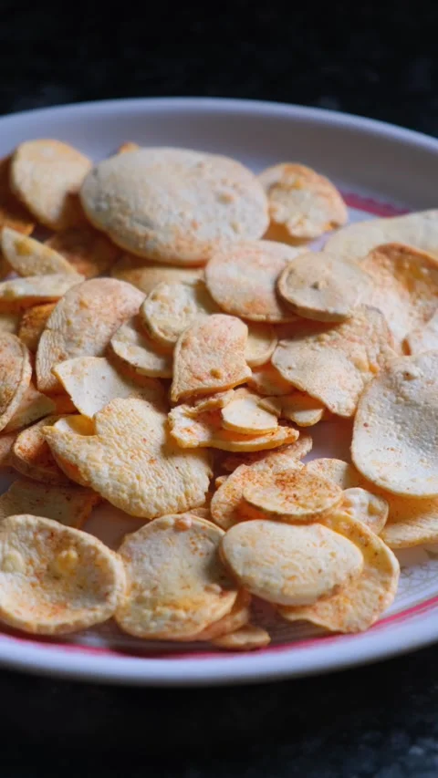 Close up of spicy potato chips or masala wafers served on a white plate 库存影片 332887193