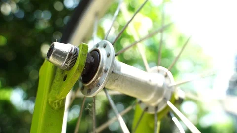 Close-up Spin the bicycle spokes rotation of the front wheel  動画素材 127484739