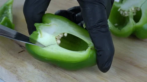 Close up Splitting bell pepper to take the seeds out by the professional chef 库存影片 136806559