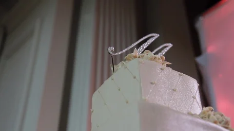 Close up square wedding cake pan down 스톡 동영상 91933421