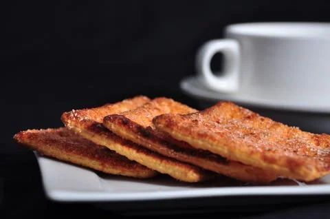 Close up of stack of cracker on the white plate Foto stock