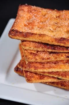 Close up of stack of cracker on the white plate Foto stock