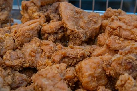 Close-up of a stack of deep-fried boneless chicken pieces Foto stock