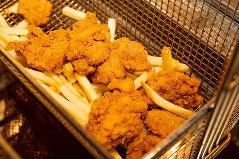 Close-up of a stack of deep-fried boneless chicken pieces Stock-Fotos