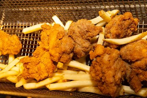 Close-up of a stack of deep-fried boneless chicken pieces Stock-Fotos