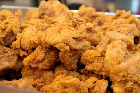 Close-up of a stack of deep-fried boneless chicken pieces Foto stock