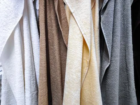 Close up of stack of fluffy fiber bath towels. Towels hanging in a bathroom.. 스톡 사진