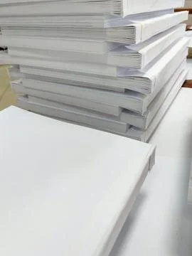 Close-up, a stack of glued book blocks prepared for binding in a printing h.. Foto stock