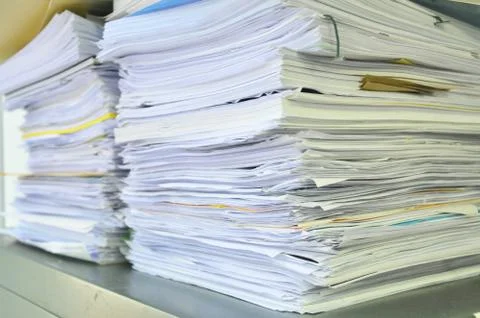 Close Up Stack Of Papers, Books And File ~ Soft Focus Foto stock