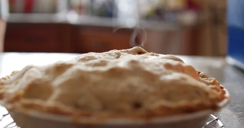 Close up static clip of a freshly baked pie Video stock 86293441