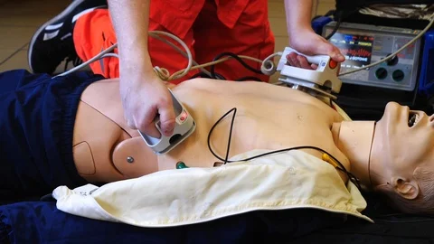 Close up static shot on unrecognisable male paramedic in orange scrubs 動画素材 108404902