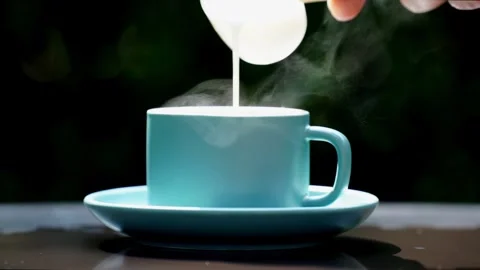 Close-up steaming hot coffee, Hot ceramic white coffee cup  Stockbeeldmateriaal 253536425