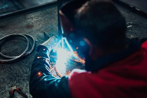 Close up of the steel welding process. Work in the heavy steel industry Stock-Fotos
