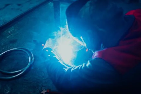 Close up of the steel welding process. Work in the heavy steel industry Foto stock